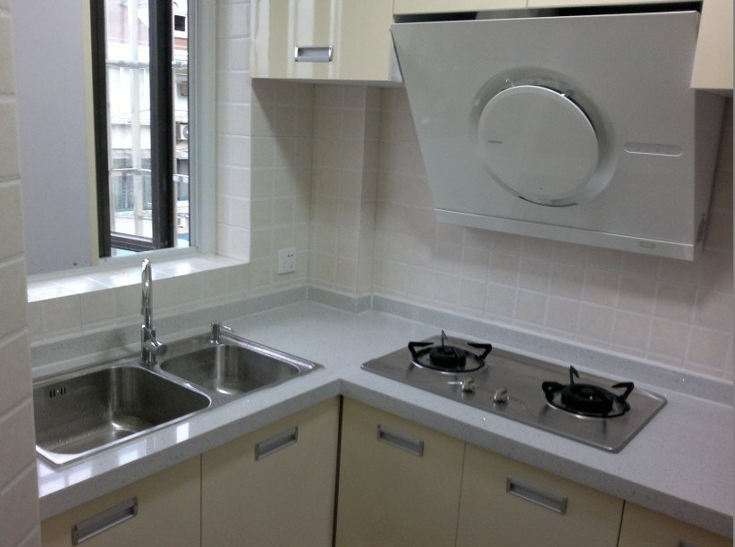 厨房水龙头使用太久，需要拆旧换新